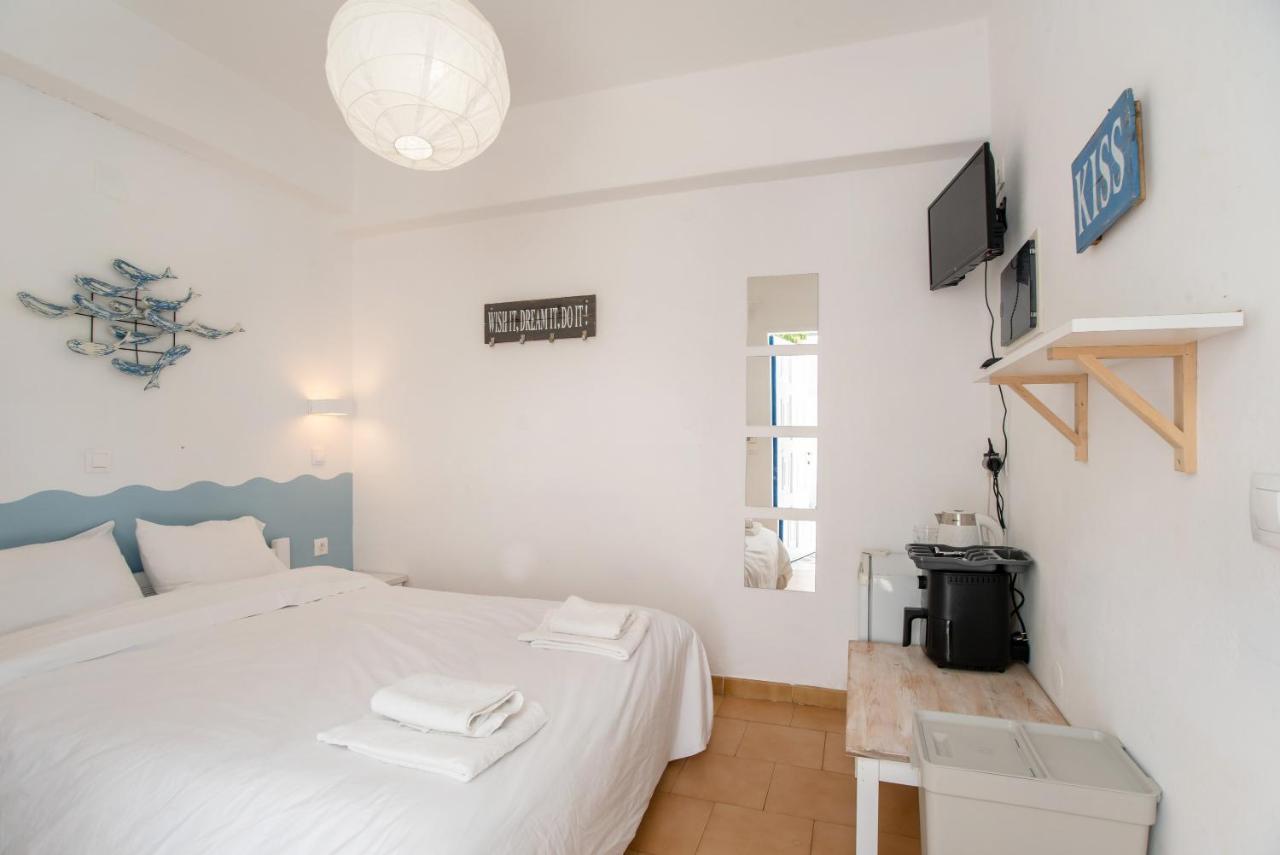 Livadia Seaside Studios 6 Paro Esterno foto