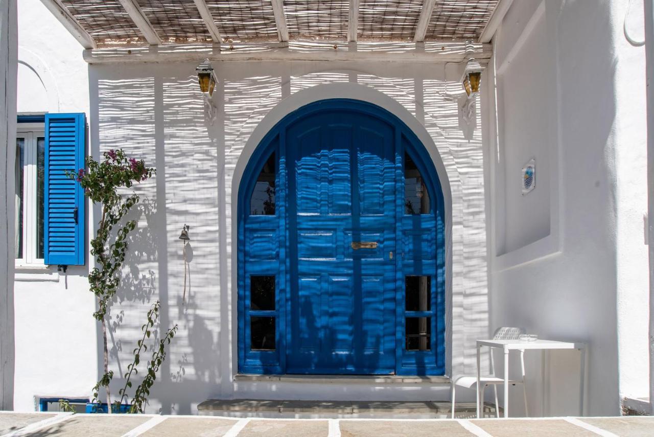 Livadia Seaside Studios 6 Paro Esterno foto